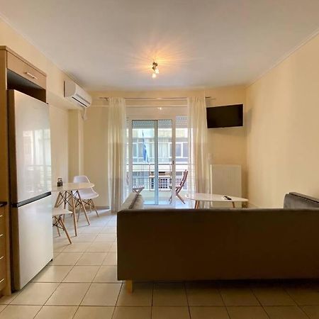 Nikitas' Apartment By The Tube Atenas Exterior foto