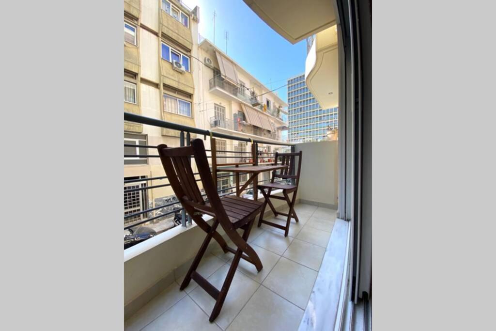 Nikitas' Apartment By The Tube Atenas Exterior foto