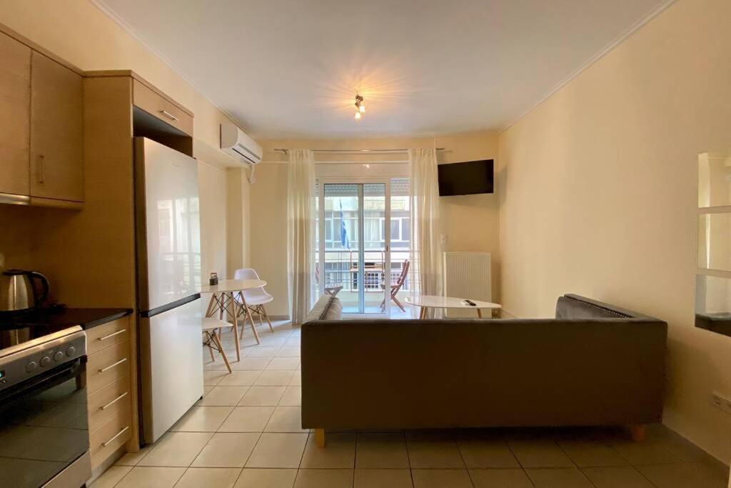 Nikitas' Apartment By The Tube Atenas Exterior foto